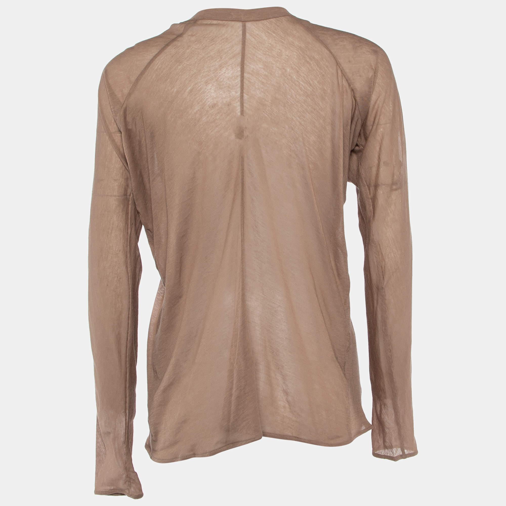 Find great style and comfort while wearing this designer top. Tailored using the best fabric the creation has been given immense detail. Style it with a skirt and heels.