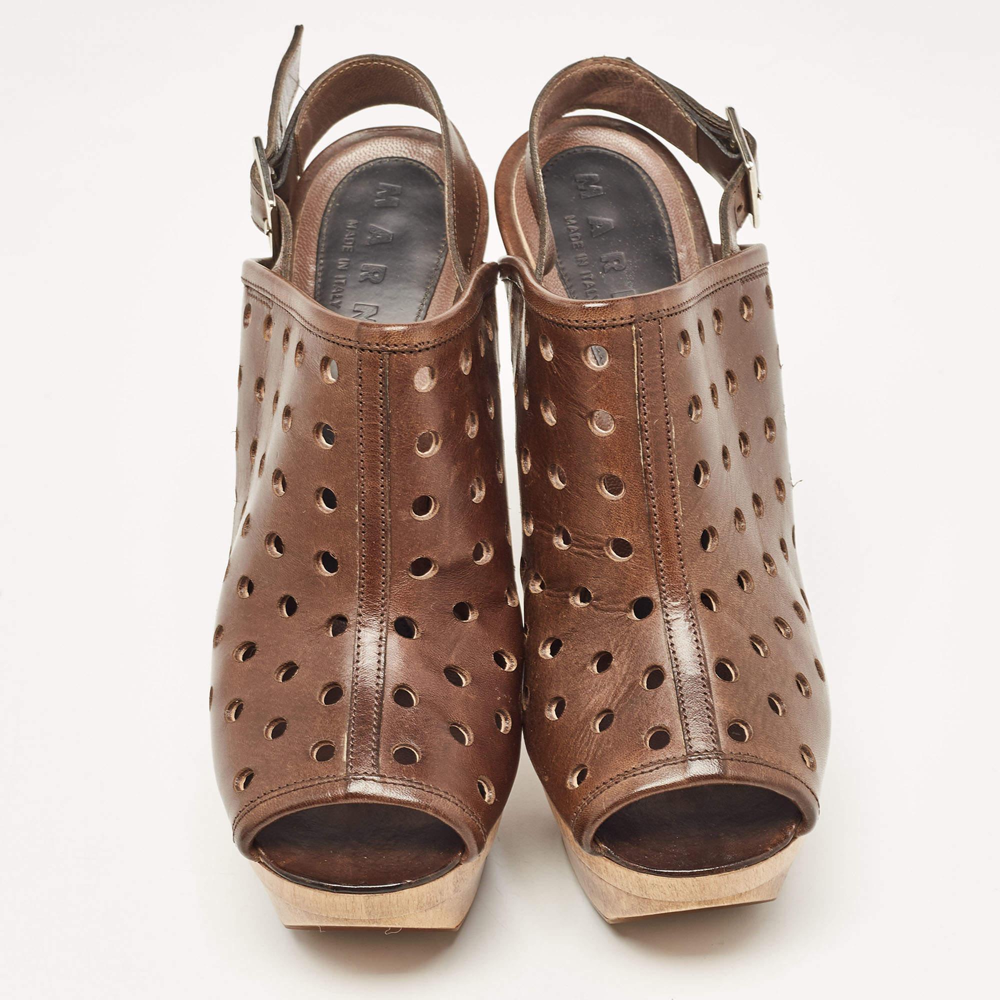 Marni Brown Laser Cut Leather Open Toe Wooden Platform Slingback Sandals Size 37 In Good Condition For Sale In Dubai, Al Qouz 2