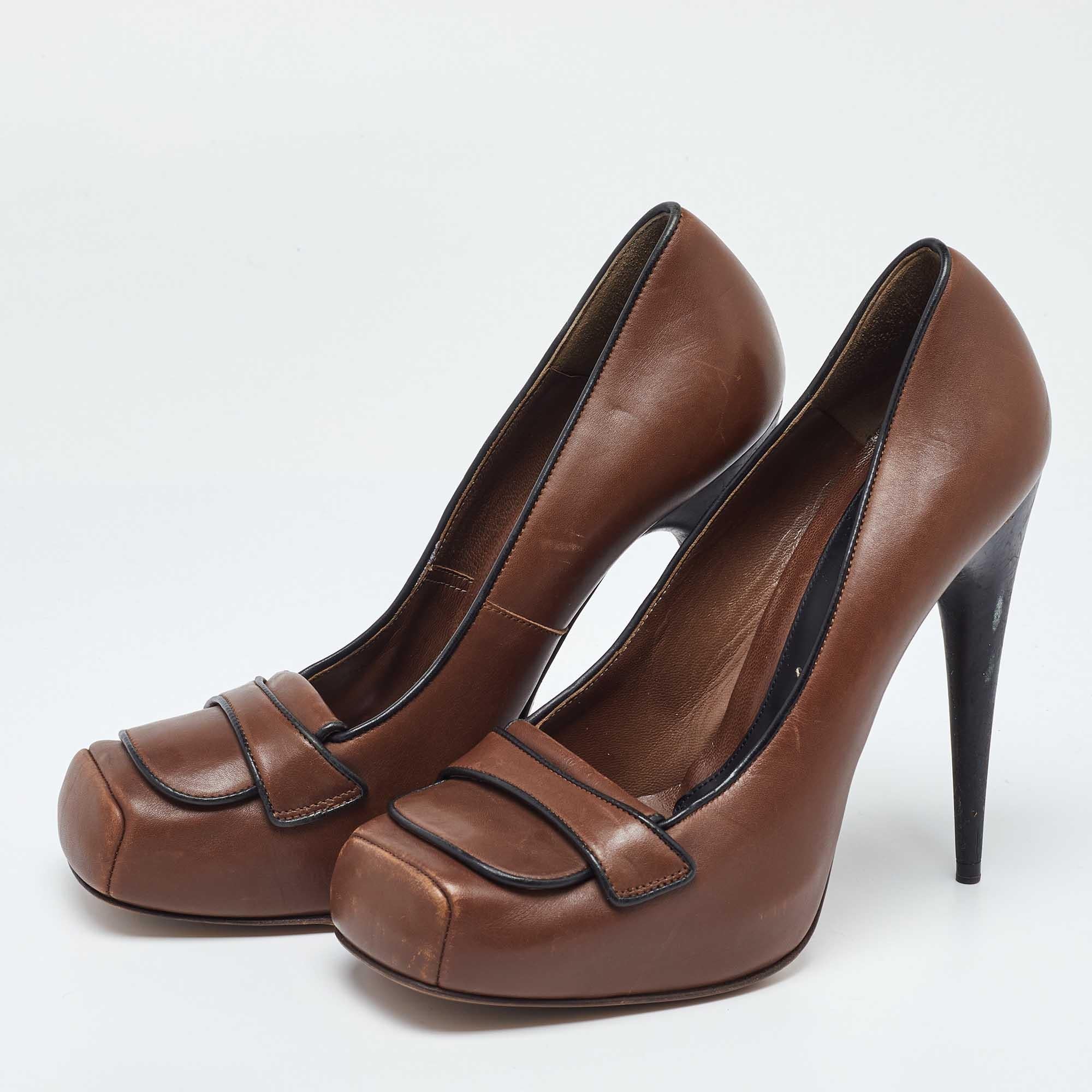 Make a chic style statement with these designer pumps. They showcase sturdy heels and durable soles perfect for your fashionable outings
