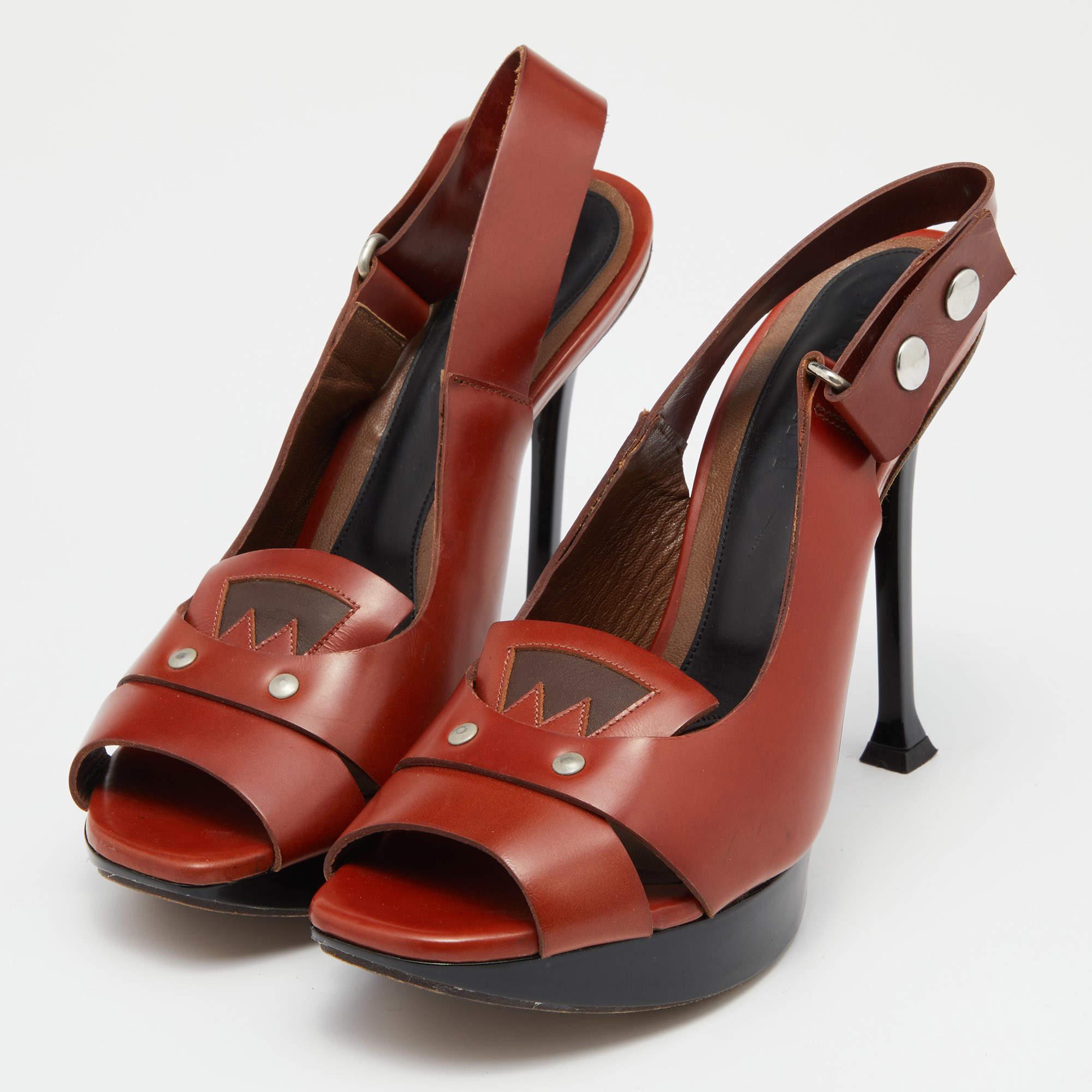 These sandals will offer you both luxury and comfort. Made from quality materials  they come in a versatile shade and are equipped with comfortable insoles.
