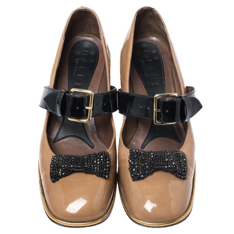 Be a style icon when you add this pair of pumps from the house of Marni to your wardrobe. Jazz up your everyday look by flaunting these pumps crafted from patent leather. They come in a lovely shade of brown, feature round toes, mary-jane style