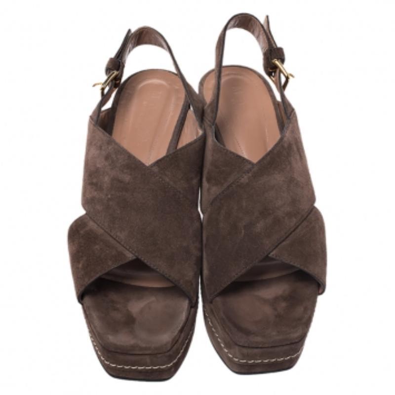 Marni Sandali con zeppa incrociata in pelle scamosciata marrone misura 39 In condizioni buone in vendita a Dubai, Al Qouz 2