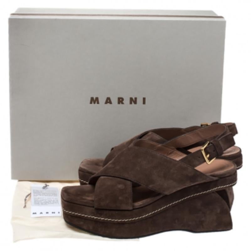 Marni Sandali con zeppa incrociata in pelle scamosciata marrone misura 39 in vendita 3