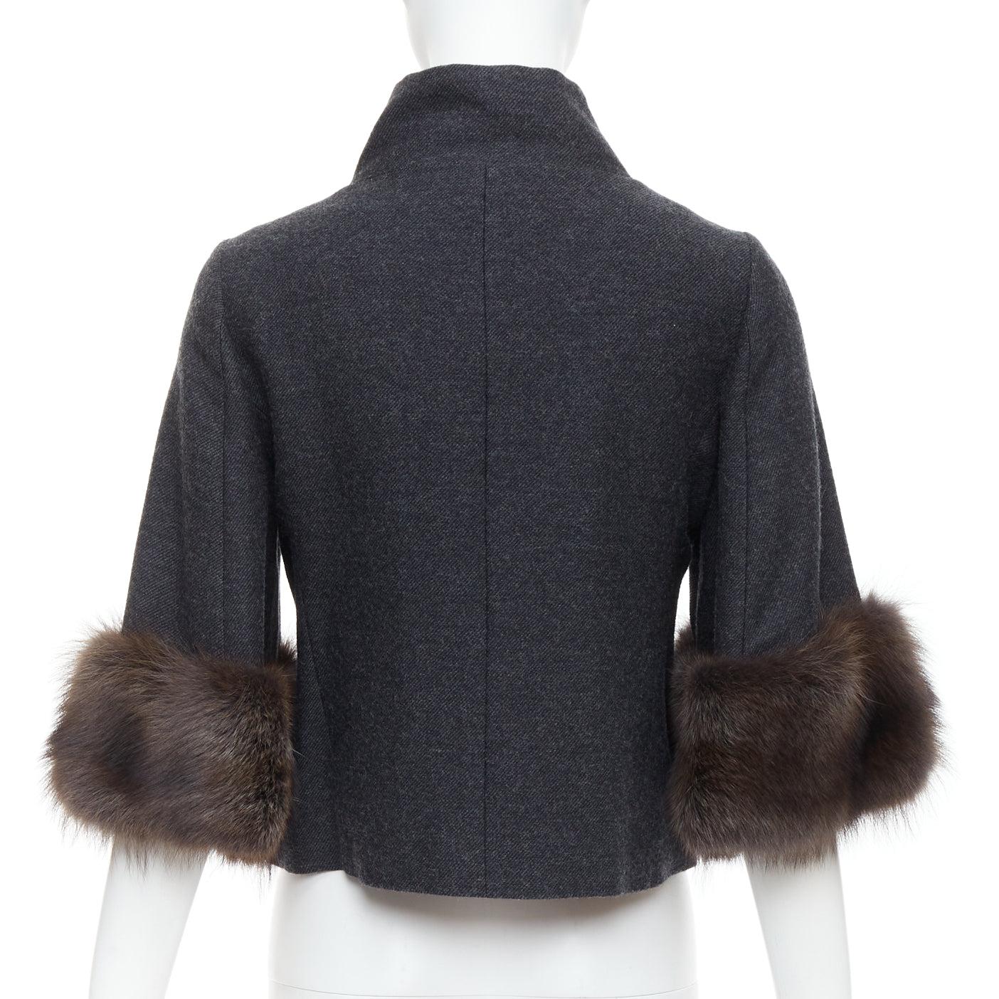 MARNI Anthrazitgraue, flachgeschnittene Jacke aus Wollmischung mit Pelzbesatz IT40 S im Angebot 1