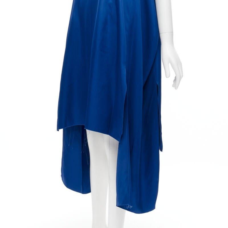 MARNI robe bleu cobalt en viscose crue à bord effiloché et ourlet en escalier plié dans le dos IT38 XS en vente 4
