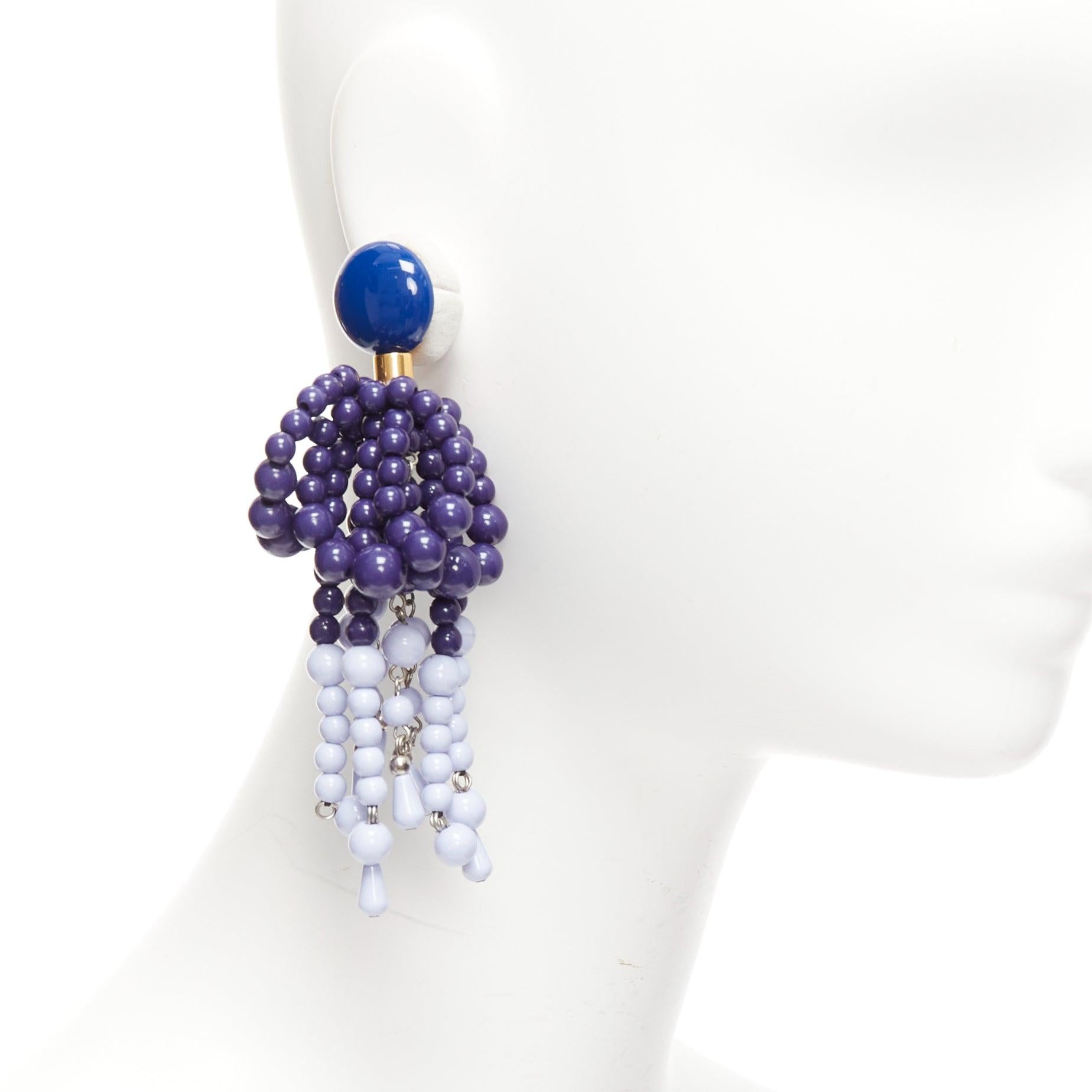 Marni, orecchini a clip con perline blu a contrasto, Coppia
Riferimento: AAWC/A01226
Marchio: Marni
Materiale: Acrilico
Colore: blu, oro
Modello: Tinta unita
Chiusura: Clip On

CONDIZIONE:
Condizioni: Buono, questo articolo è stato usato e si trova