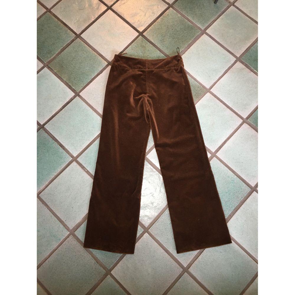 Marni Cotton Trousers in Brown

Marni trousers. In brown cotton, velvet effect. 
 Size 44 it. Measures 42 cm waist, 102 cm long and 76 cm crotch. 
 Excellent condition, shows signs of normal use.

General information: 
Designer: Marni
Condition: