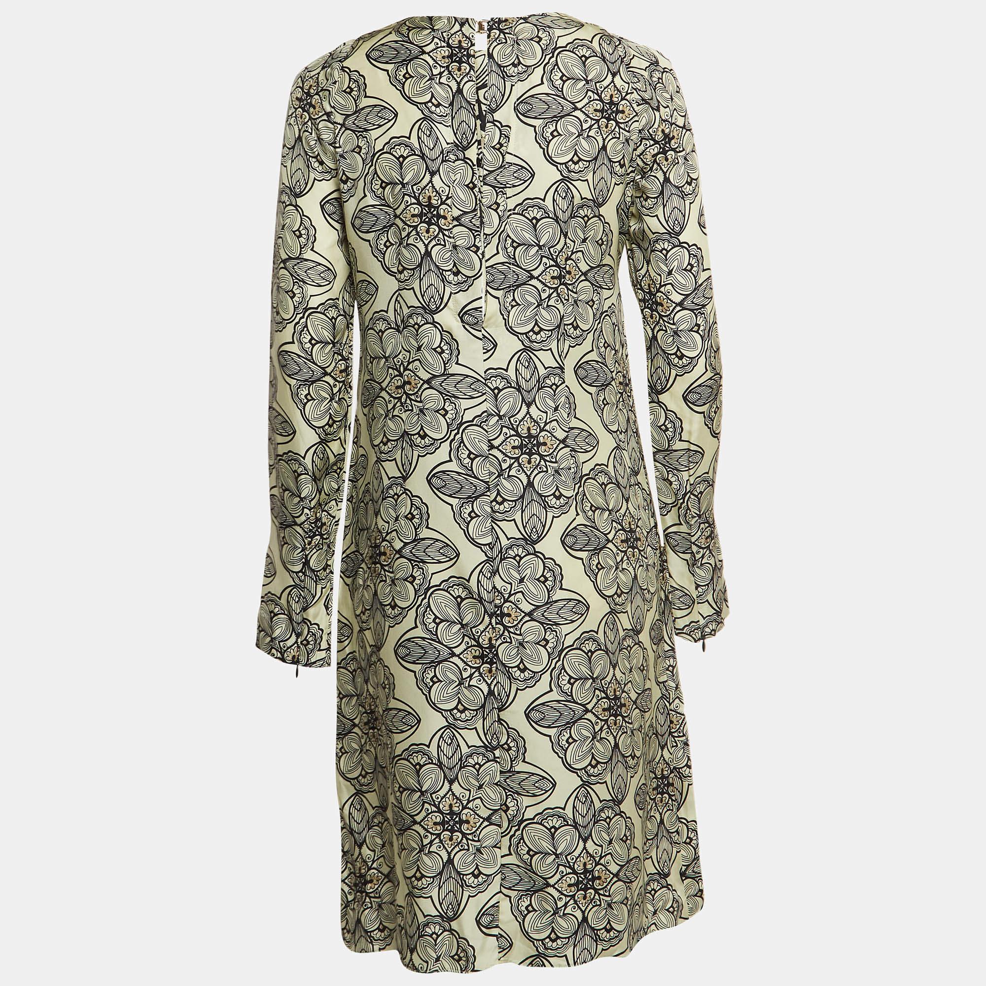 This well-made designer dress is a celebration of classic design and enduring style. Meticulous attention to detail and premium materials ensure comfort and a flattering silhouette. Its classic design transcends fashion trends, becoming a wardrobe