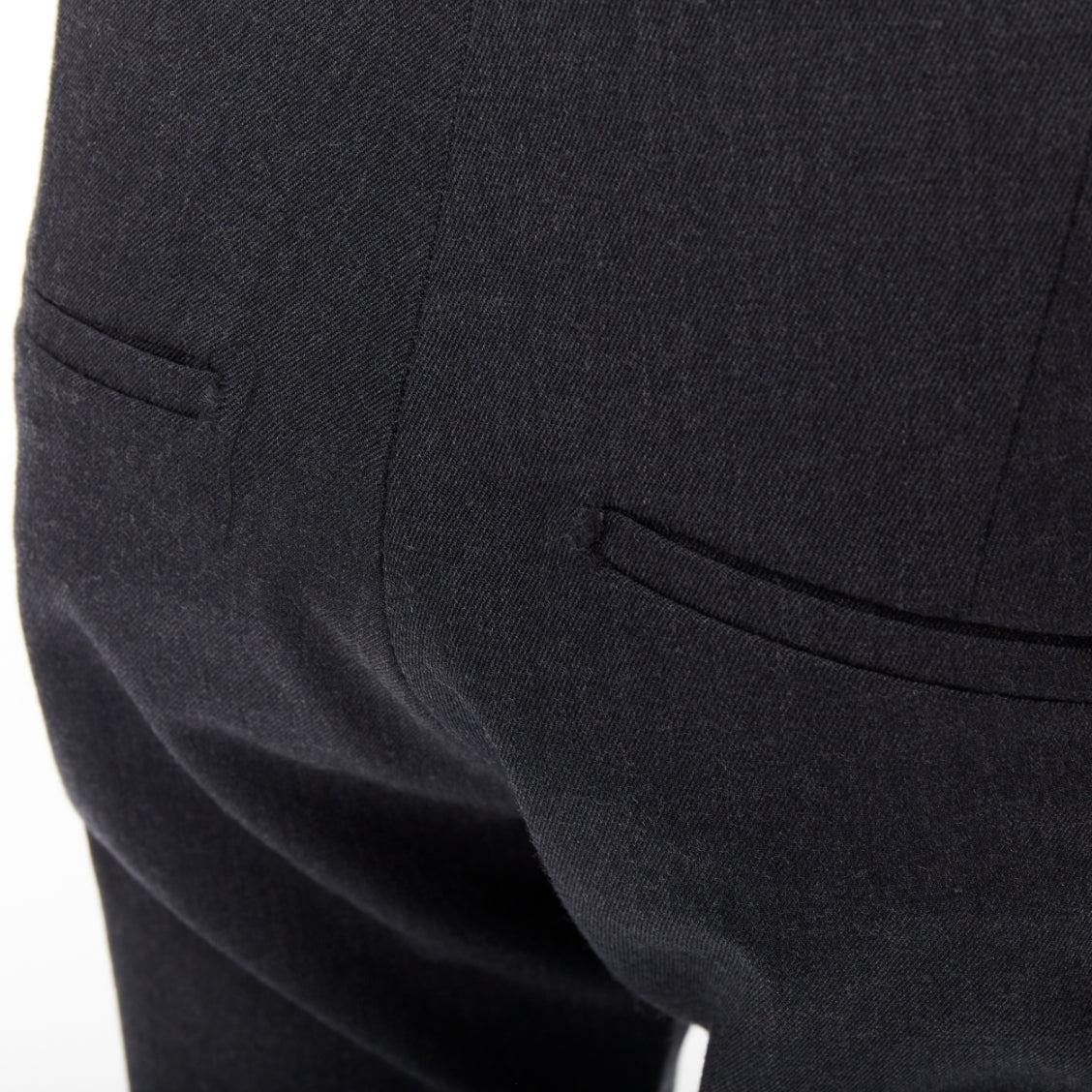 Marni, pantaloni capri in twill grigio scuro con pinces a vita media IT38 XS in vendita 2