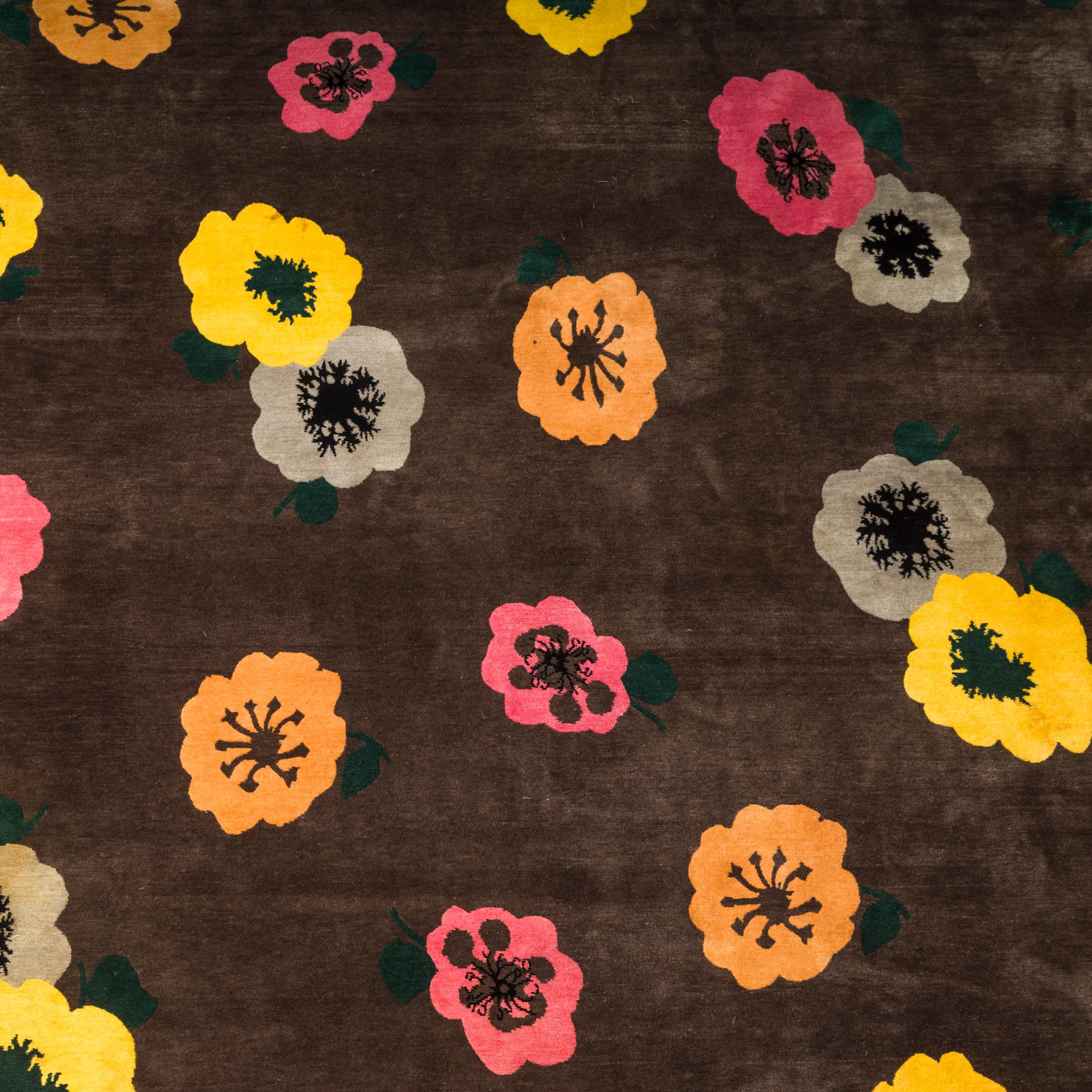 Seit der Eröffnung im Jahr 1997 ist The Rug Company zu einem Synonym für luxuriöses Teppichdesign geworden und bekannt für seine Kollaborationen mit führenden Kreativen, darunter auch Designhäuser und Künstler.

Dieser Teppich Anemone Cocoa war die