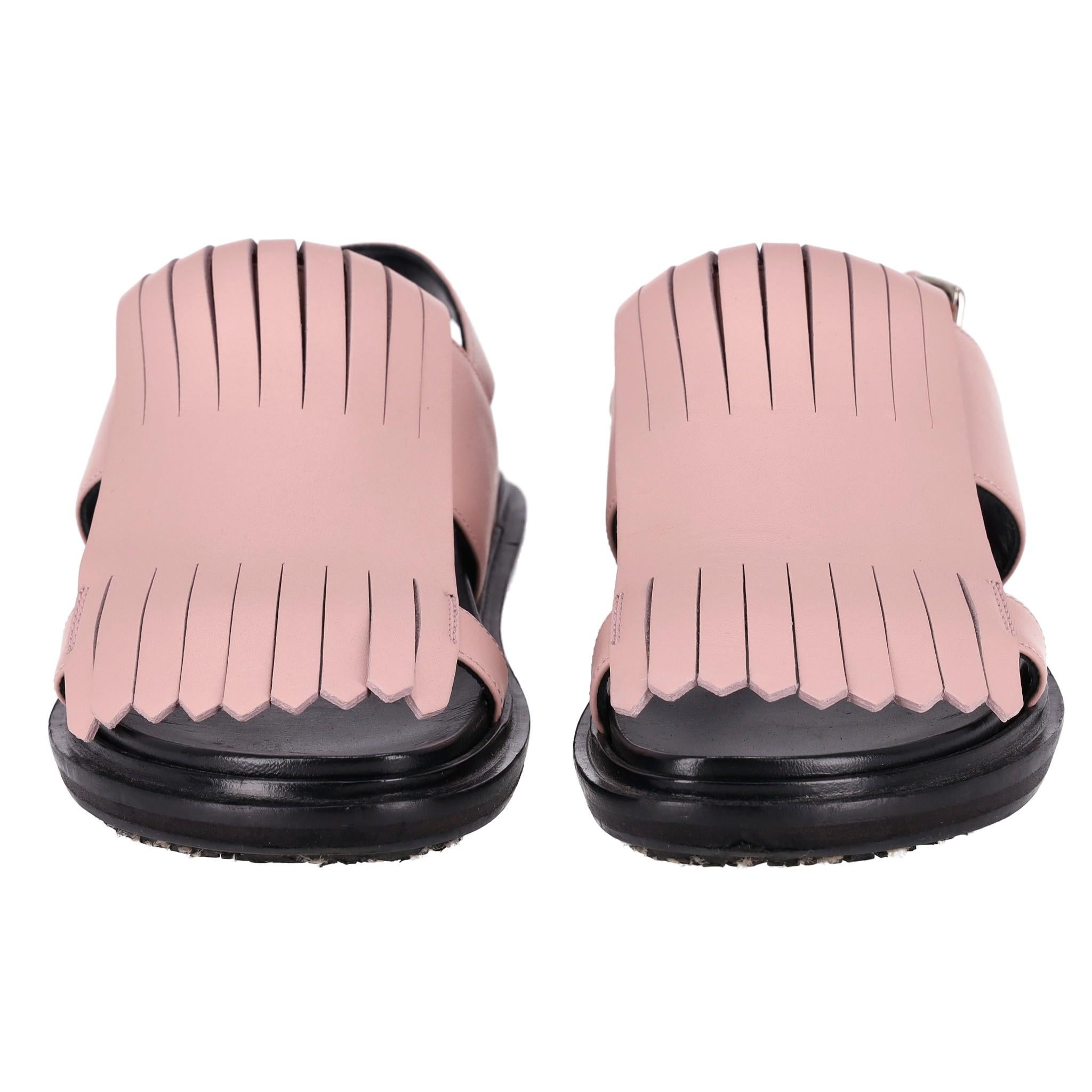 Marni Fringed Leather Sandals

Light pink leather sandals embellished with fringed edges.

Featuring adjustable ankle strap and chunky rubber soles.

Rrp Approx. £590

Size – 37

Condition – Very Good (Minor signs of wear)

Composition –