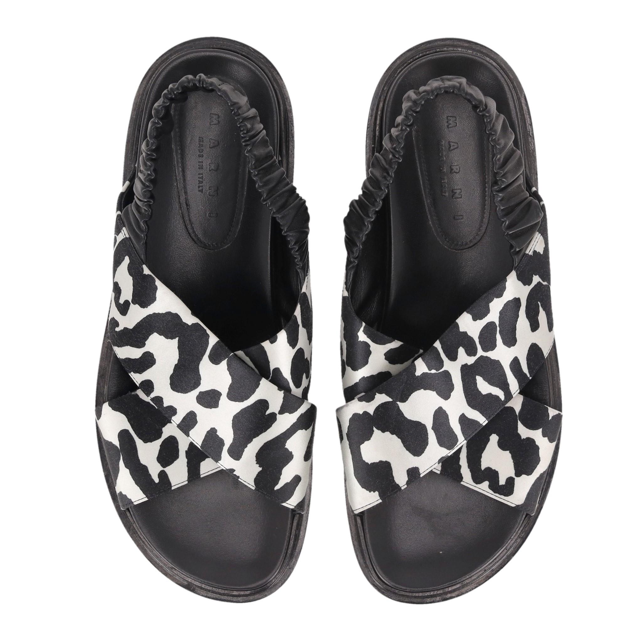 Marni Fussbett Animal Print Leather Sandals

Black and white leopard print sandals with criss-cross wide straps design.

Featuring chunky rubber soles and elasticated slingback strap.

Rrp Approx. £500

Size – 39 (Size information missing, sole
