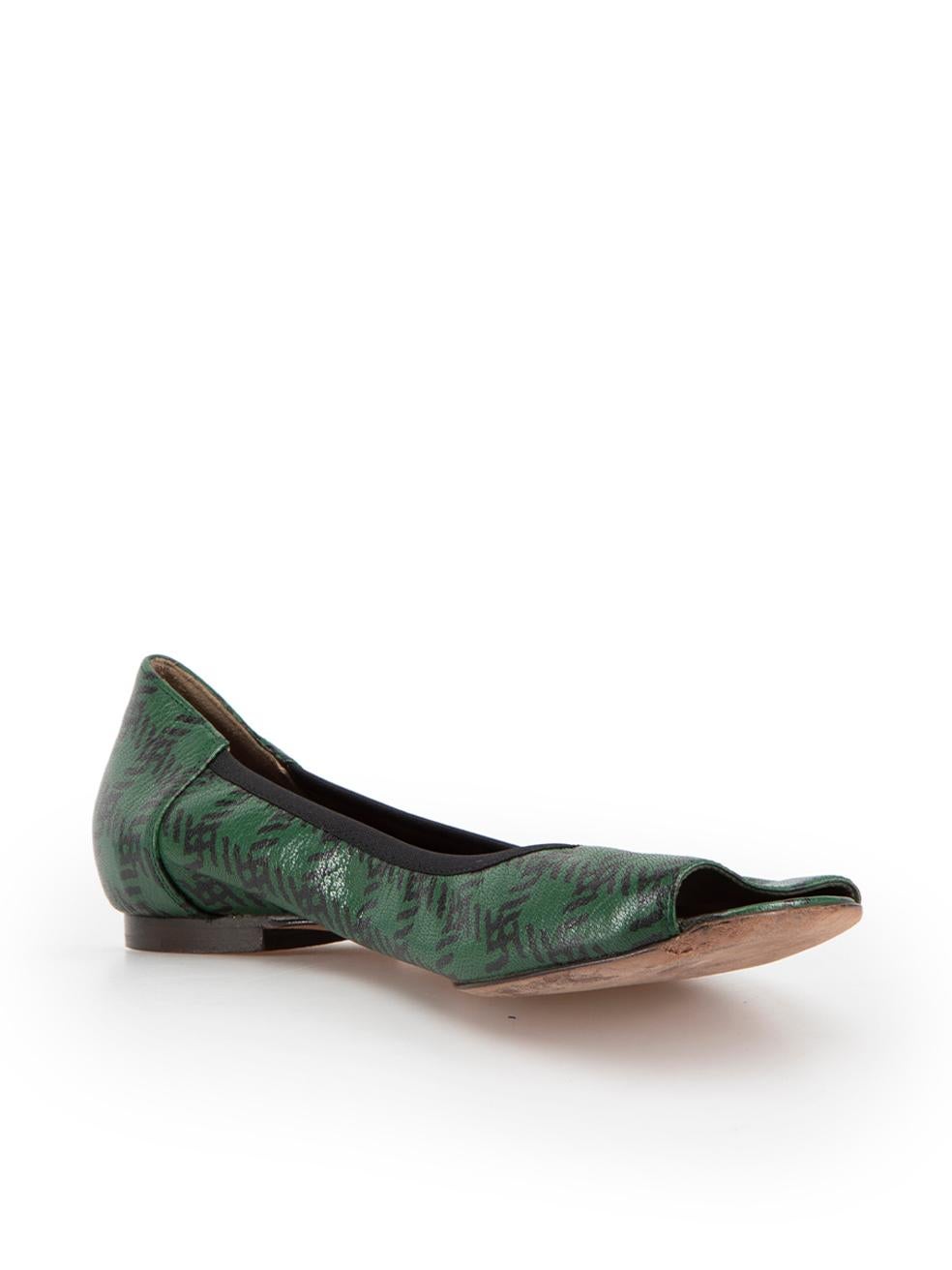 CONDITION is Very good. Minimal wear to shoes is evident. Minimal wear to both shoe soles and footbeds with light marks and abrasions on this used Marni designer resale item. These shoes come with original dust bag.
 
 Details
 Green
 Leather

