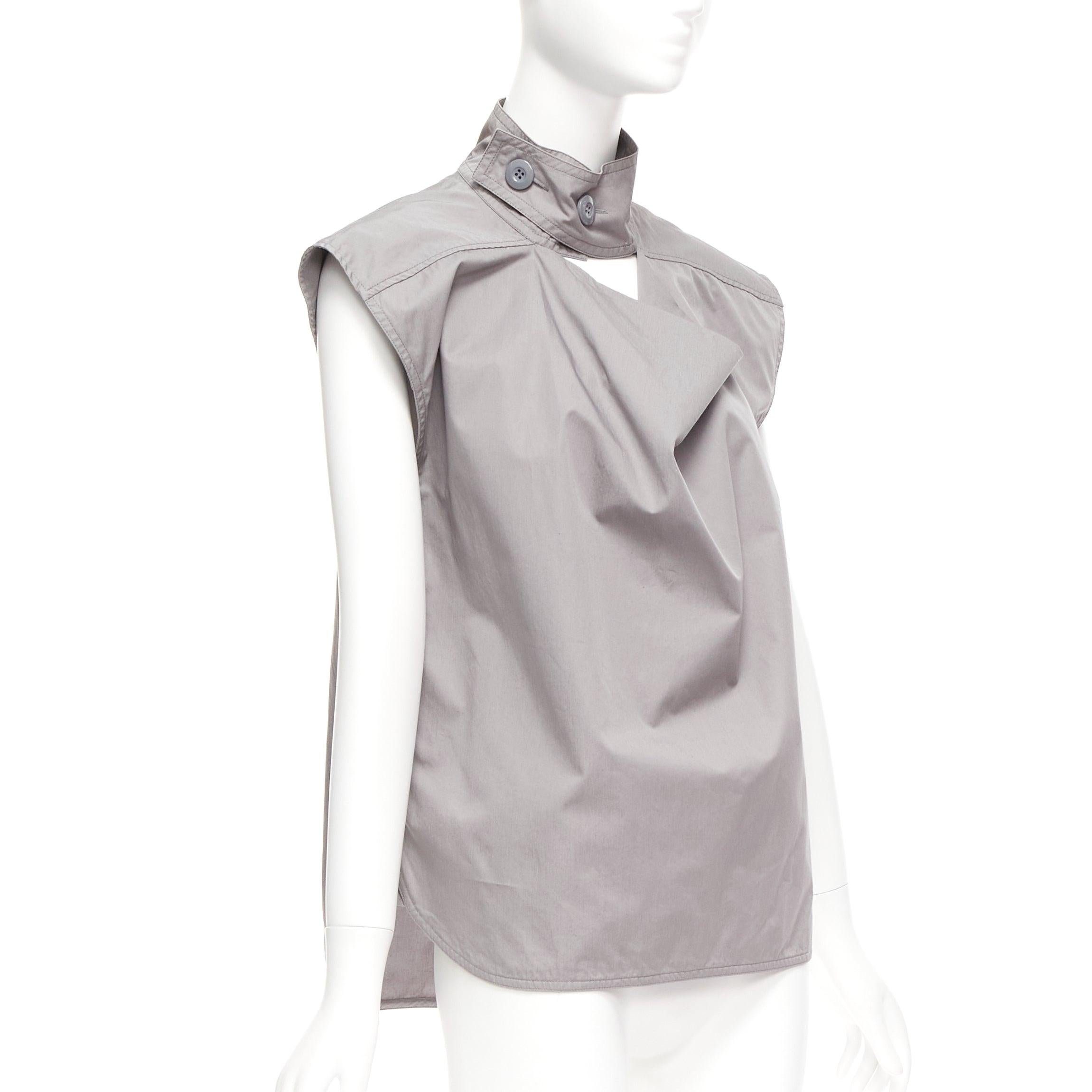 MARNI grey cotton drape cut out collar utility collar boxy top IT36 XS
Reference: CELG/A00326
Brand: Marni
Material: Cotton
Color: Grey
Pattern: Solid
Closure: Button
Extra Details: Button belted collar.
Made in: Italy

CONDITION:
Condition: Very