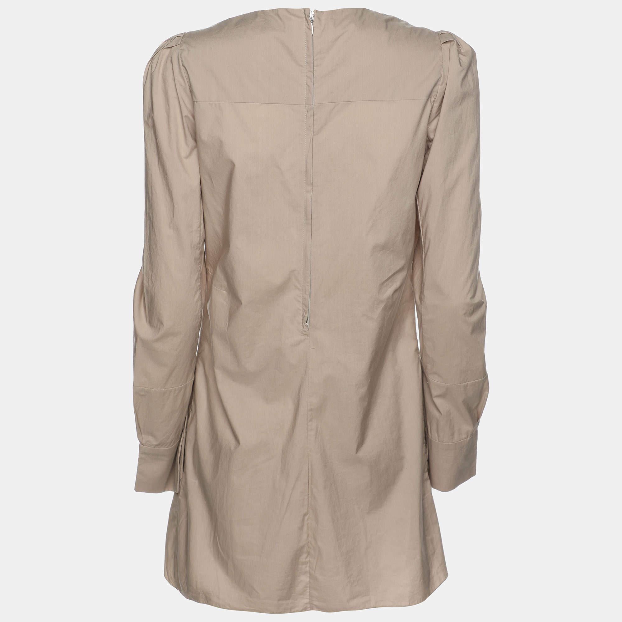 Find great style and comfort while wearing this designer top. Tailored using the best fabrics the creation has been given immense detail. Style it with a pair of jeans and flats.
