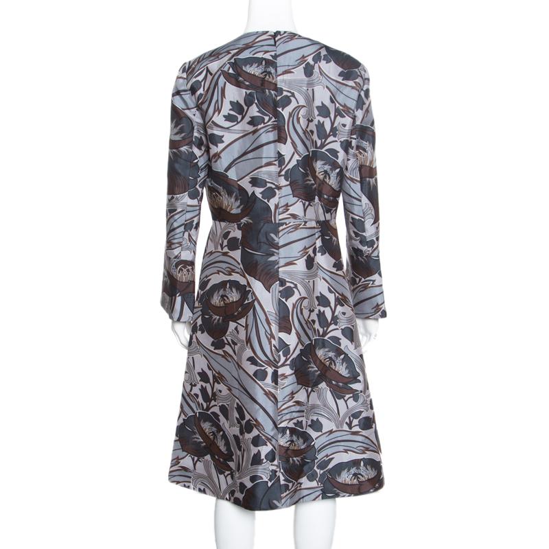 Stylish, sophisticated and perfect for the minimalistic you, this A-line dress from Marni definitely needs to be on your wishlist! The grey dress is made of a cotton and silk blend and features a lovely printed pattern all over it. It flaunts a