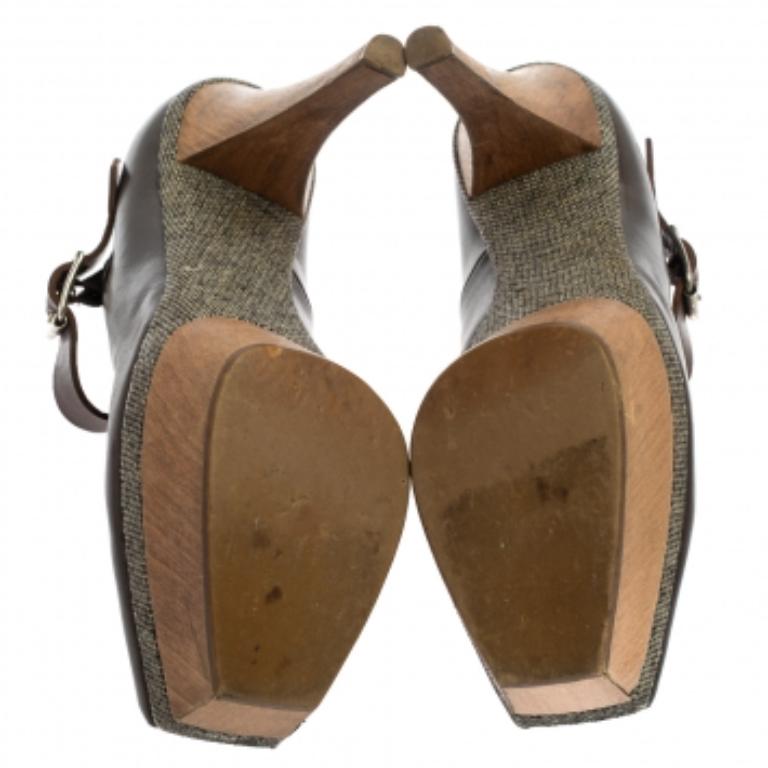Stand tall and in style with this pair of pumps from Marni. Crafted from grey leather, the fashionable pumps feature peep toes, platforms, buckle strap, and 13.5 cm heels. Style the pair with dresses or suits.