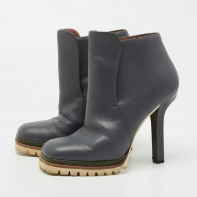 Genießen Sie die modischsten Tage mit diesen stylischen Booties. Modernes Design und Handwerkskunst sorgen dafür, dass Sie bequem und schick sind!