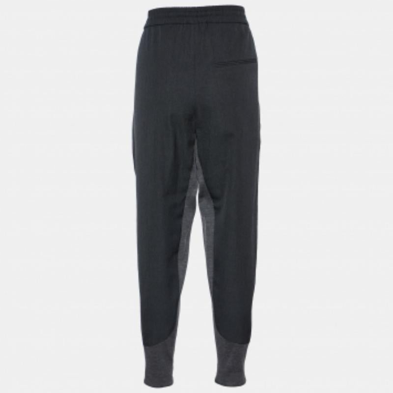 Enhance your formal attire with this pair of trousers. Designed into a superb silhouette and fit, this pair of trousers will definitely make you look elegant.