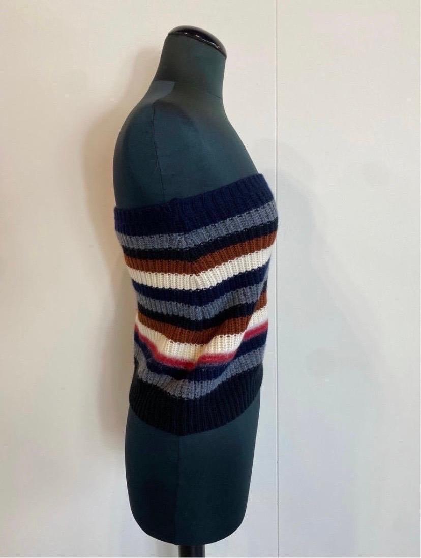 Top bandeau en maille Marni, sans bretelles.
Laine.
Texture tricotée épaisse.
Collection Marni Resort 2017.
Taille 40.
Hauteur 37.
Sein 38
Buste 40
En bon état. Il présente des signes d'utilisation normale.
