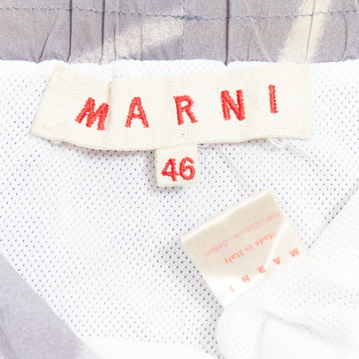 MARNI short élastique à imprimé abstrait violet clair crème IT46 S en vente 4