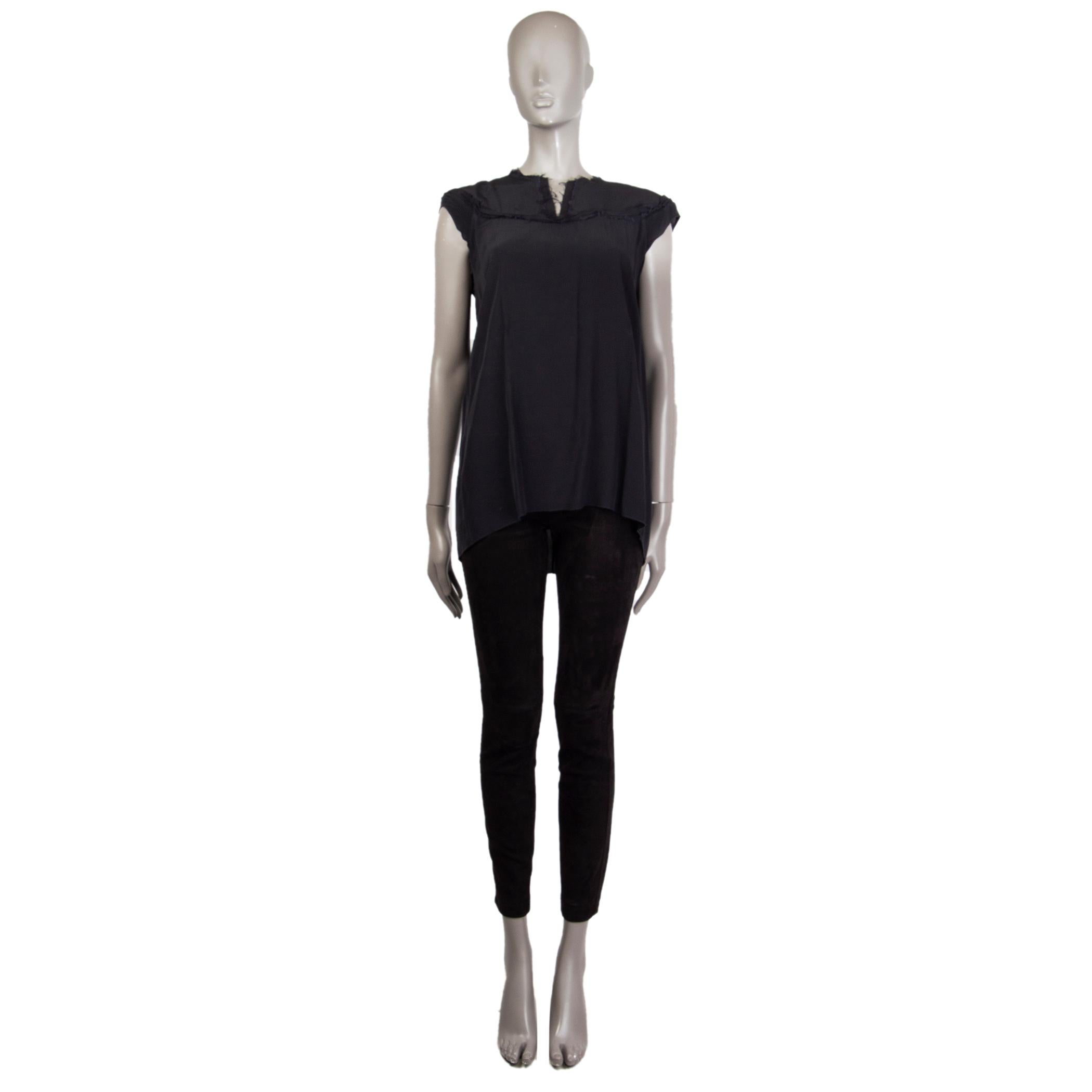 100% authentic Marni cap-sleeved top in night blue viscose (100%). With a flared fit, slit-cut-out in the front. Detailed with a fringed seam around the neckline. Closes with a zipper in the back. Has been worn and is in an excellent