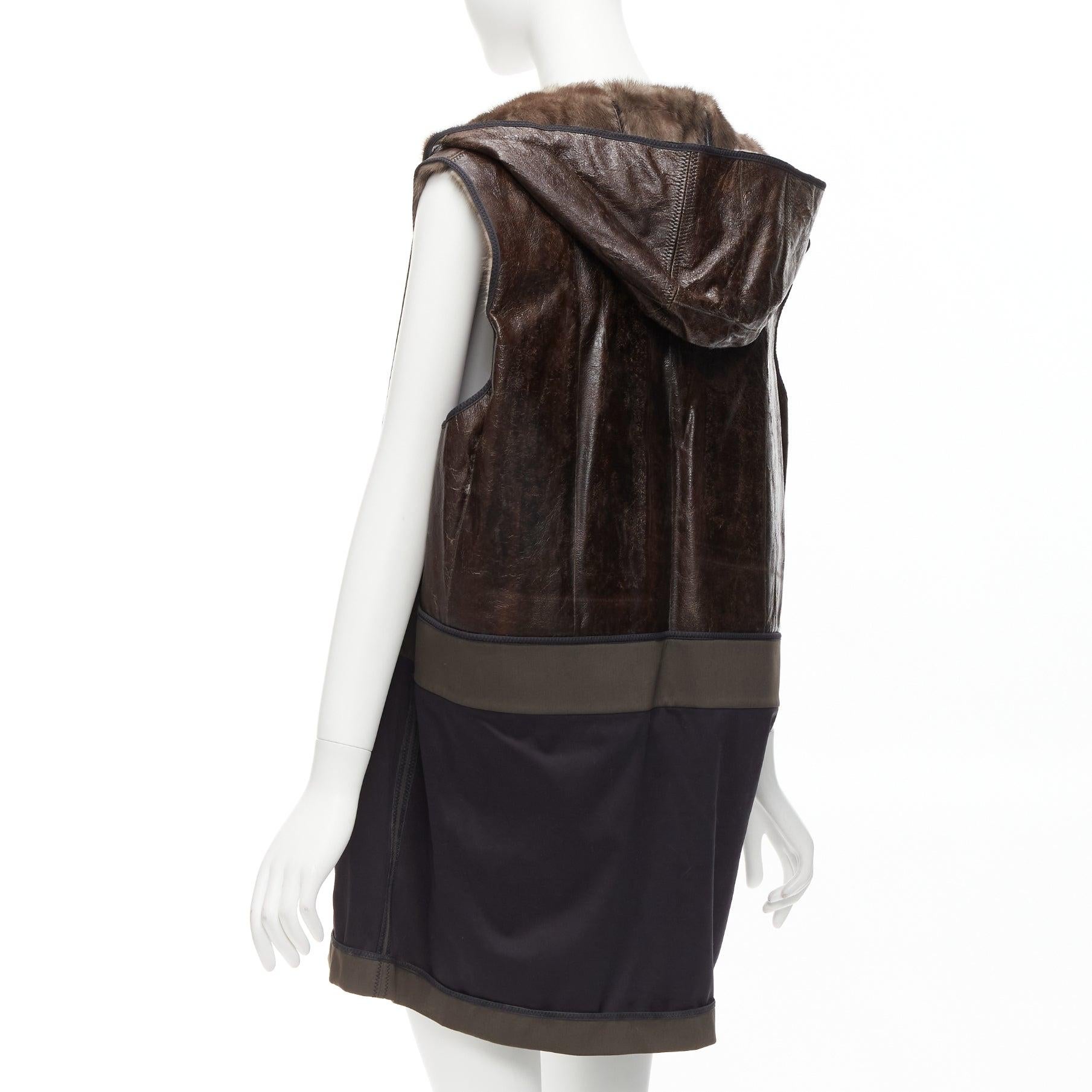 MARNI Gilet en vison Gilet à capuche réversible en fourrure texturée colorblocked marron IT40 S en vente 1