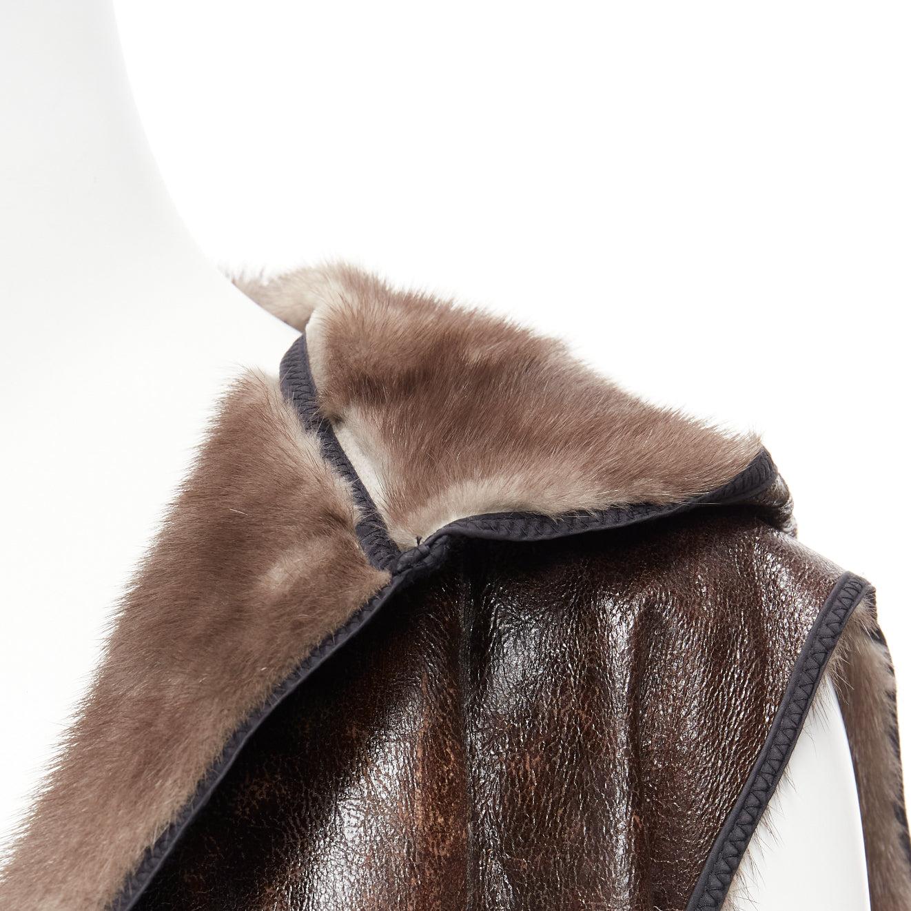 MARNI Gilet en vison Gilet à capuche réversible en fourrure texturée colorblocked marron IT40 S en vente 3
