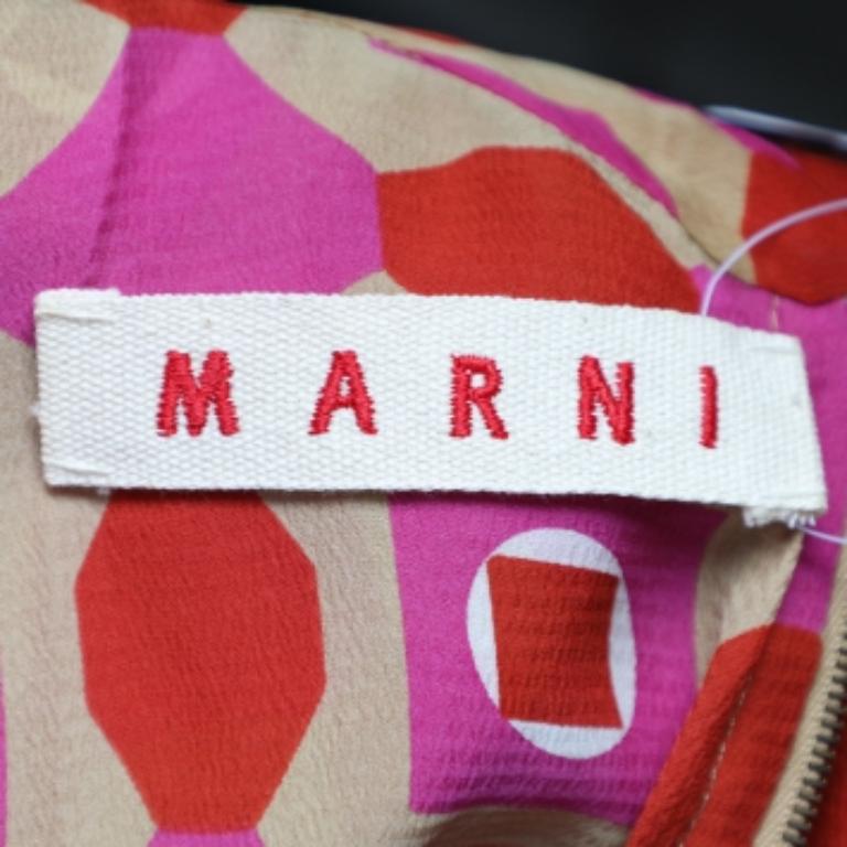 Marni Vestido midi drapeado de seda con estampado geométrico multicolor S en Bueno estado para la venta en Dubai, Al Qouz 2