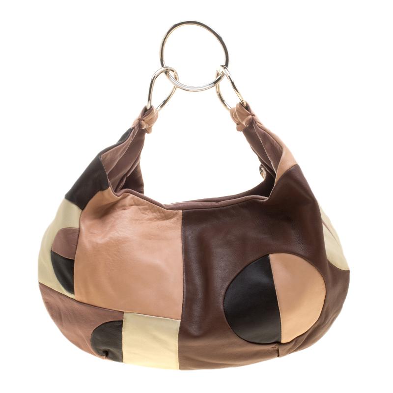 Add a sleek touch to your look with this multicolor hobo. This Marni creation will lend an edge to your look. Masterfully designed in leather, it can comfortably hold more than just essentials. This classy piece comes ready with a suede interior and