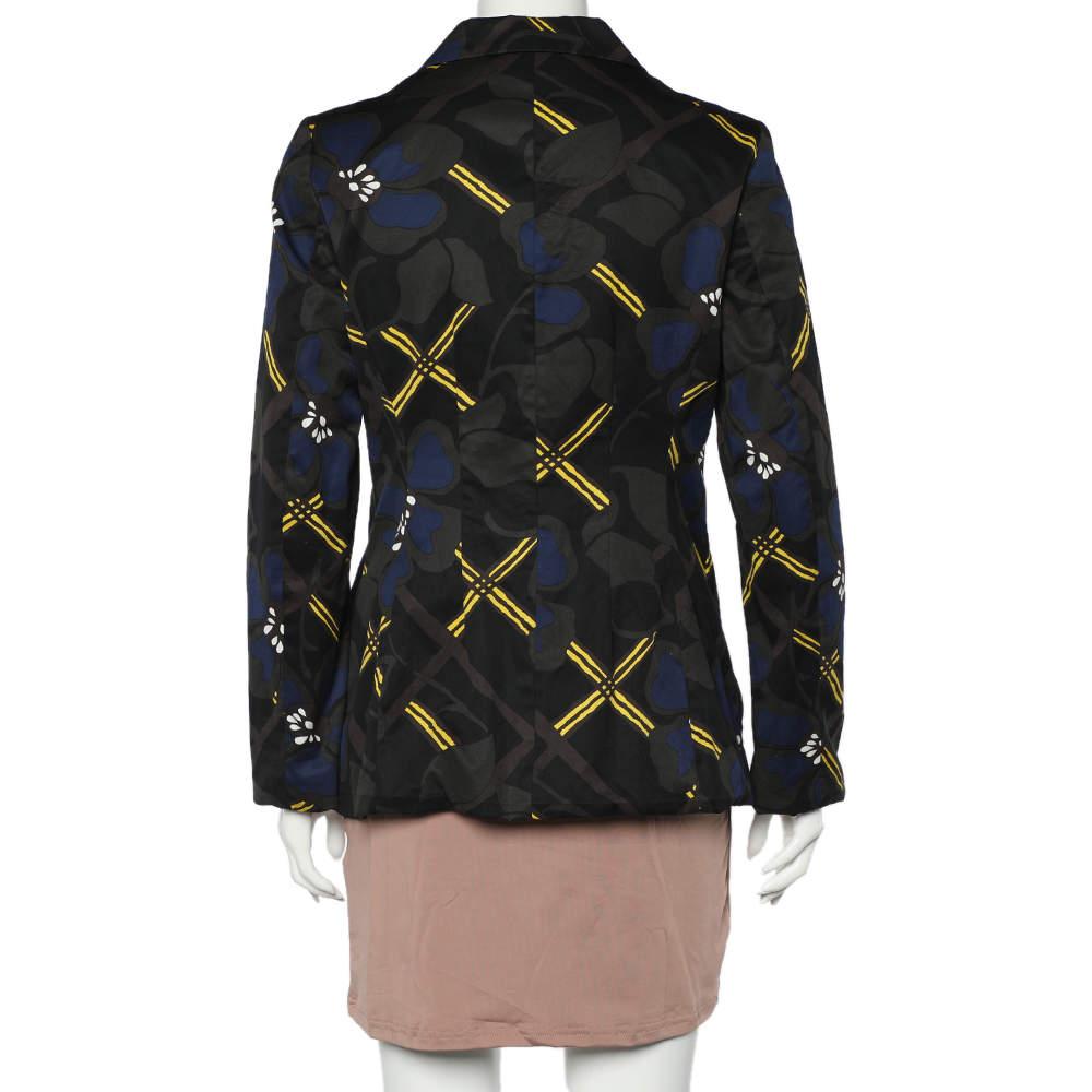 Offering a blend of contemporary style and design, this blazer from the House of Marni proves to be an essential pick to look stylish and trendy! It is designed using multicolored printed cotton fabric. It showcases a button-front feature and long