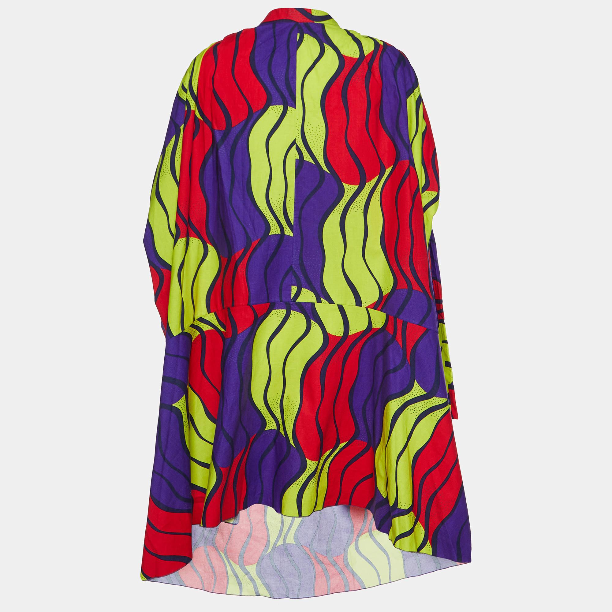 Découvrez les joies d'une confection experte avec cette robe de créateur pour femme. Méticuleusement confectionné, il offre une coupe impeccable et des détails luxueux garantissant un confort inégalé. Cette magnifique création rehaussera votre style