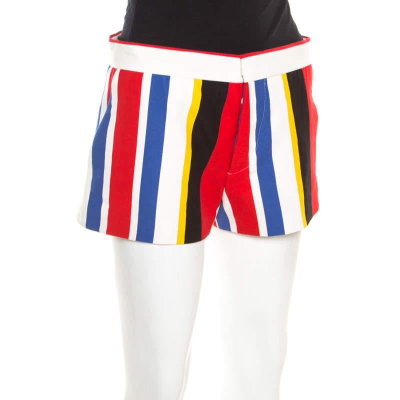 These shorts from Marni are made of 100% cotton and feature a multicolour striped pattern. They come equipped with button fastenings and two external pockets. Pair them with a simple top and flat slides.

