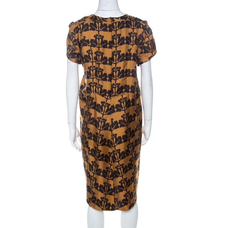 Words fall short to describe this shift dress from Marni. It is made from silk and designed with black prints on mustard yellow all over. The comfortable dress has a zip closure and short sleeves.

