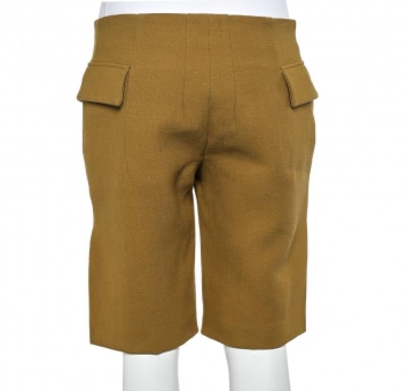 Marni Pantalones cortos de crepé de lana amarillo mostaza con bolsillo S en Bueno estado para la venta en Dubai, Al Qouz 2