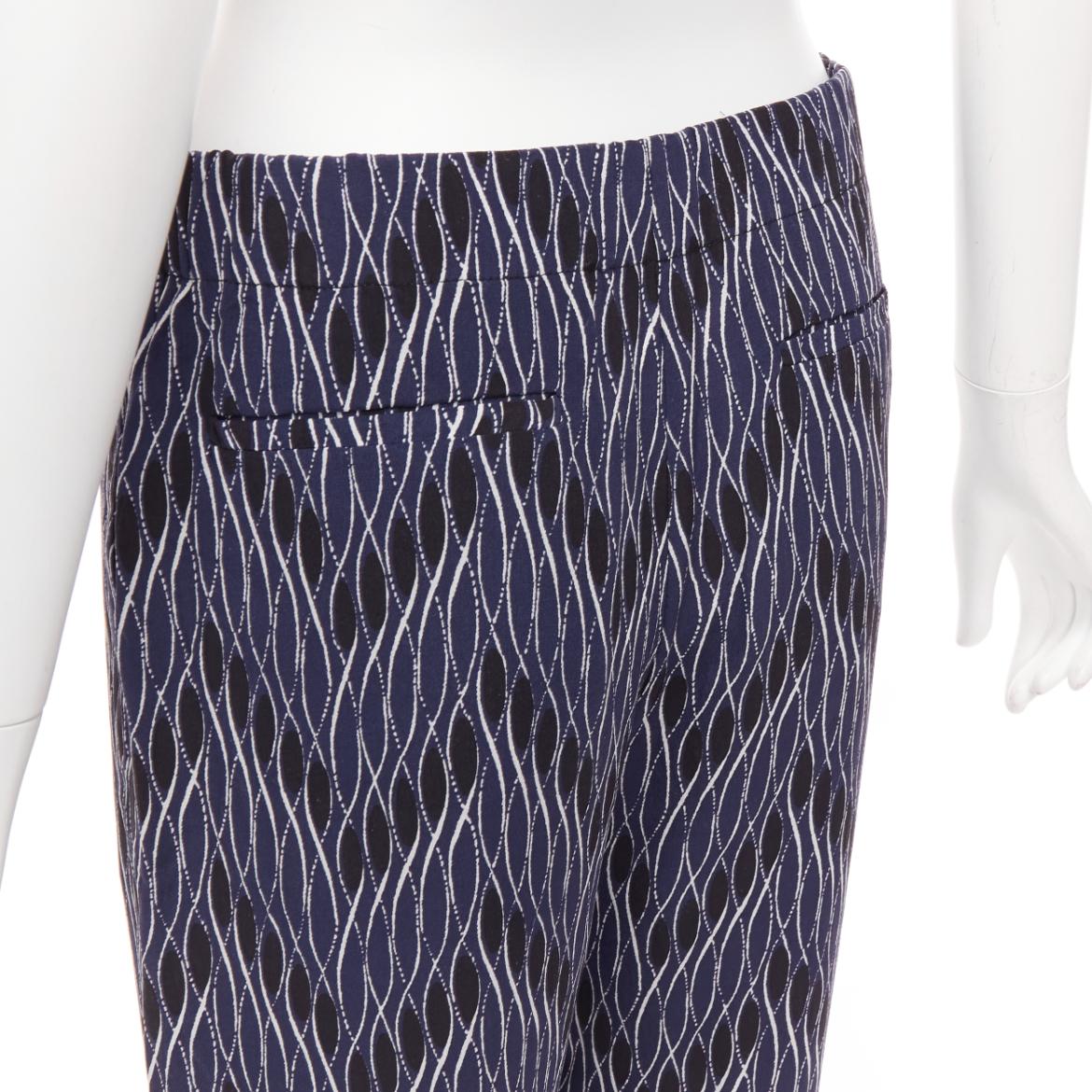 MARNI navy black geometric pattern print elastic waist crop pants IT40 S
Reference: CELG/A00436
Brand: Marni
Material: Silk
Color: Black, Navy
Pattern: Abstract
Closure: Elasticated
Extra Details: Back pockets.
Made in: Italy

CONDITION:
Condition: