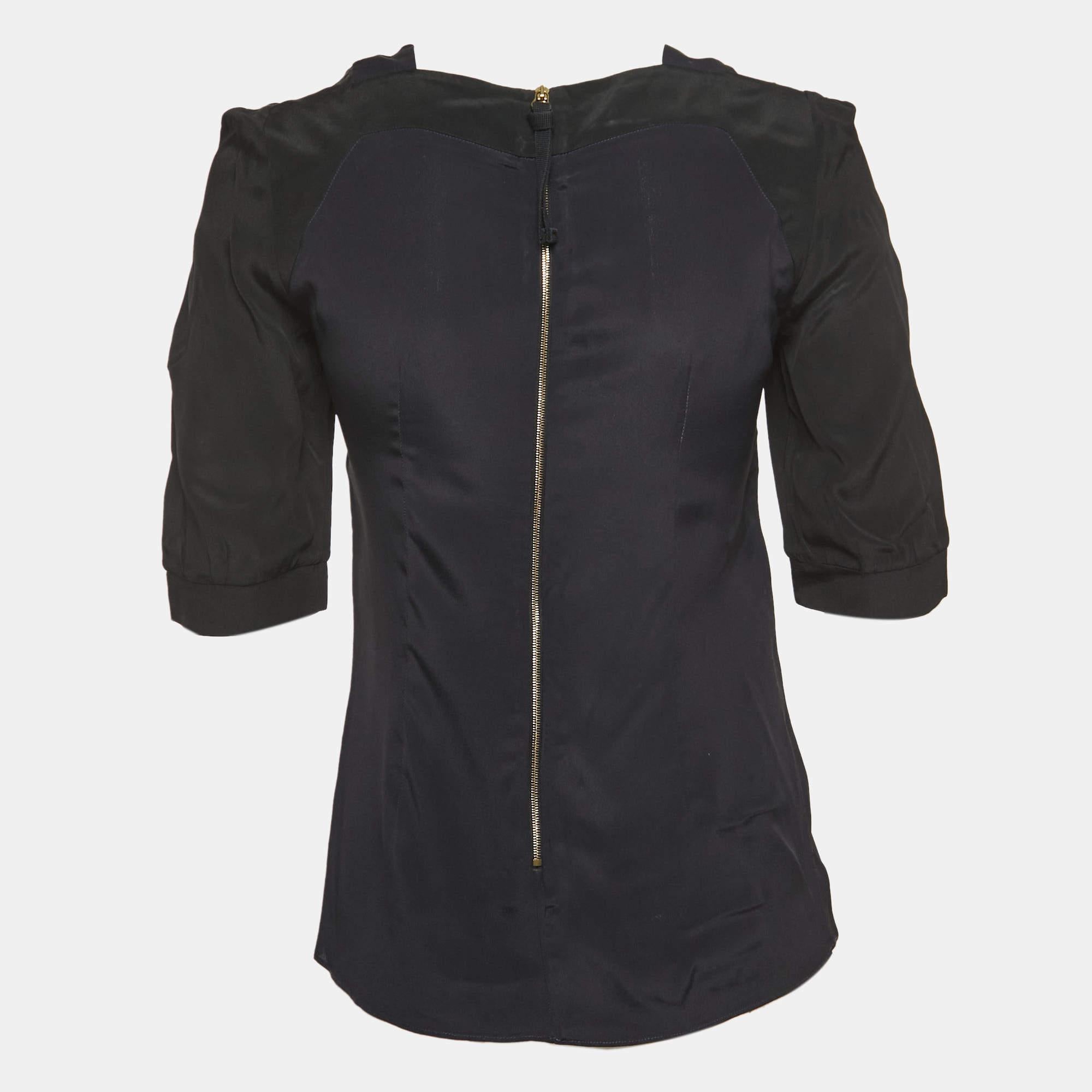 Careful tailoring  quality materials  and elegant cuts make this designer top a piece to cherish It comes in a classic design to be easy to style.
