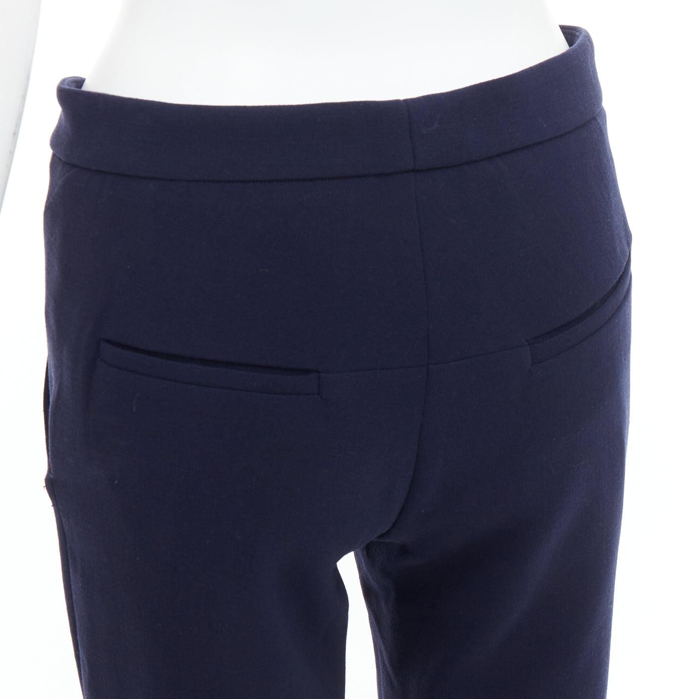 MARNI - Pantalon large à taille moyenne en laine vierge mélangée marine IT38 XS
Référence : MECG/A00125
Marque : Marni
MATERIAL : Laine vierge, mélange
Couleur : Marine
Motif : Solide
Fermeture : braguette à boutons
Détails supplémentaires : Le dos