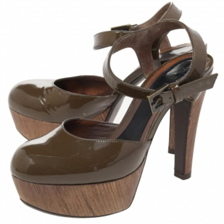 These stylish sandals come from the house of Marni. Crafted in Italy, they are made from quality patent leather. They feature a gorgeous olive green hue and have tall heels supported by platforms.