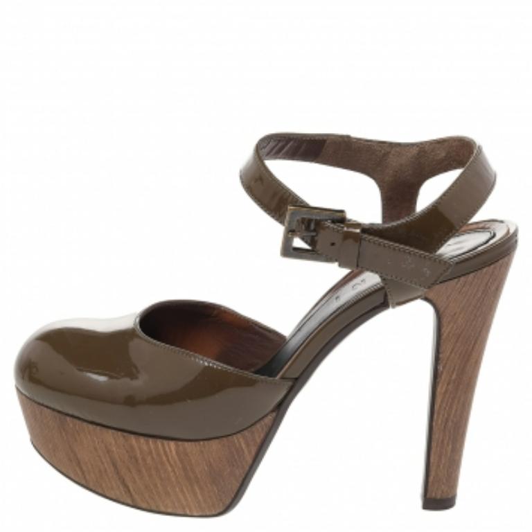 Marron Marni Sandales à lanières à plateforme en cuir verni vert olive, taille 38 en vente
