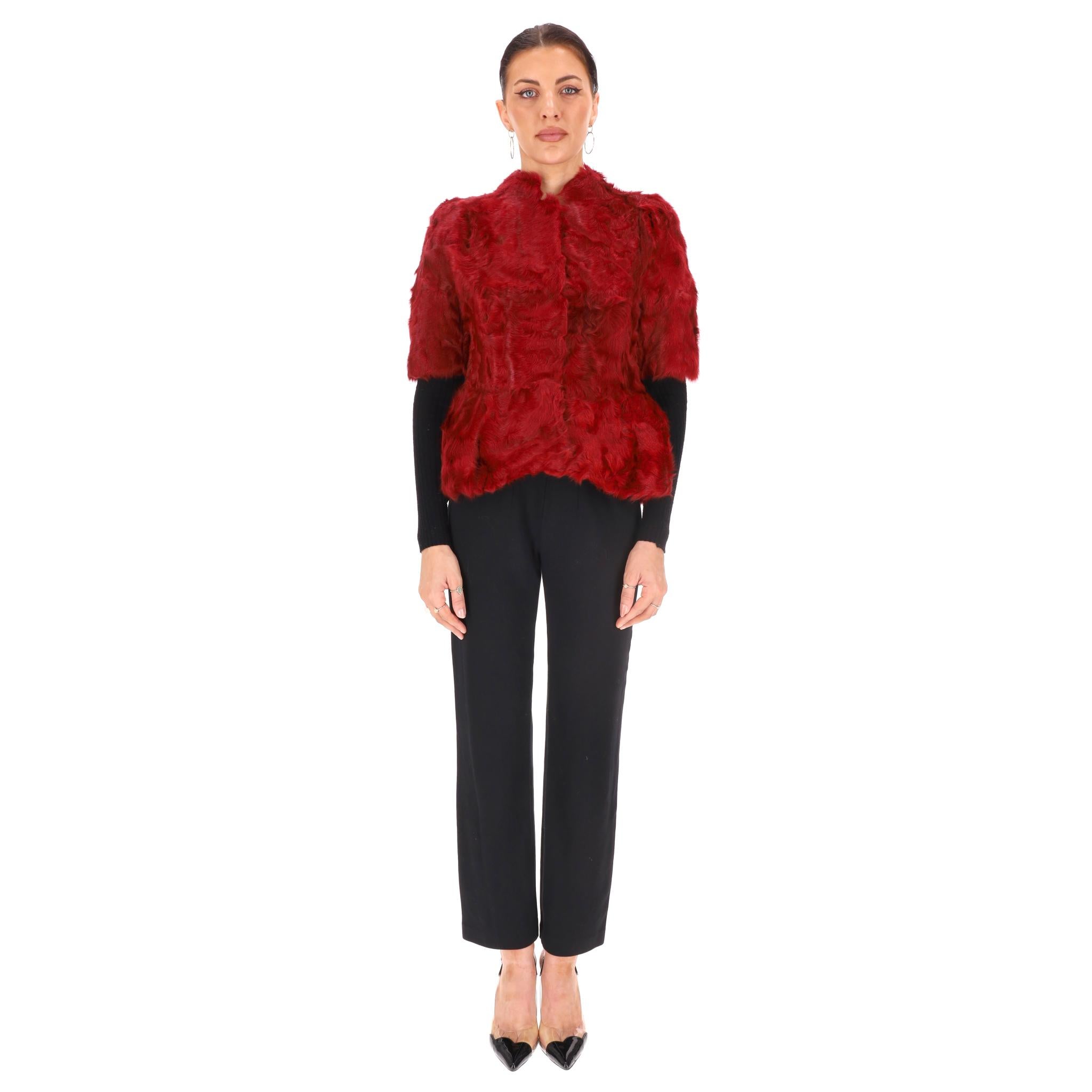 Marni Persian Lambskin Jacket

Astrakhan red fur jacket cut in a distinctive silhouette.

Featuring short sleeves and hidden snap button centre closure.

Rrp Approx. £1,200

Size – 40IT

Condition – Excellent

Composition – 100% Lambskin/Astrakhan