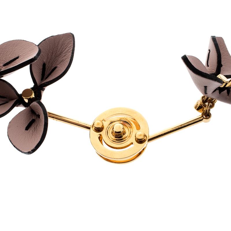 Marni Pink Leather Flower Two Tone Metal Statement Necklace In Good Condition In Dubai, Al Qouz 2