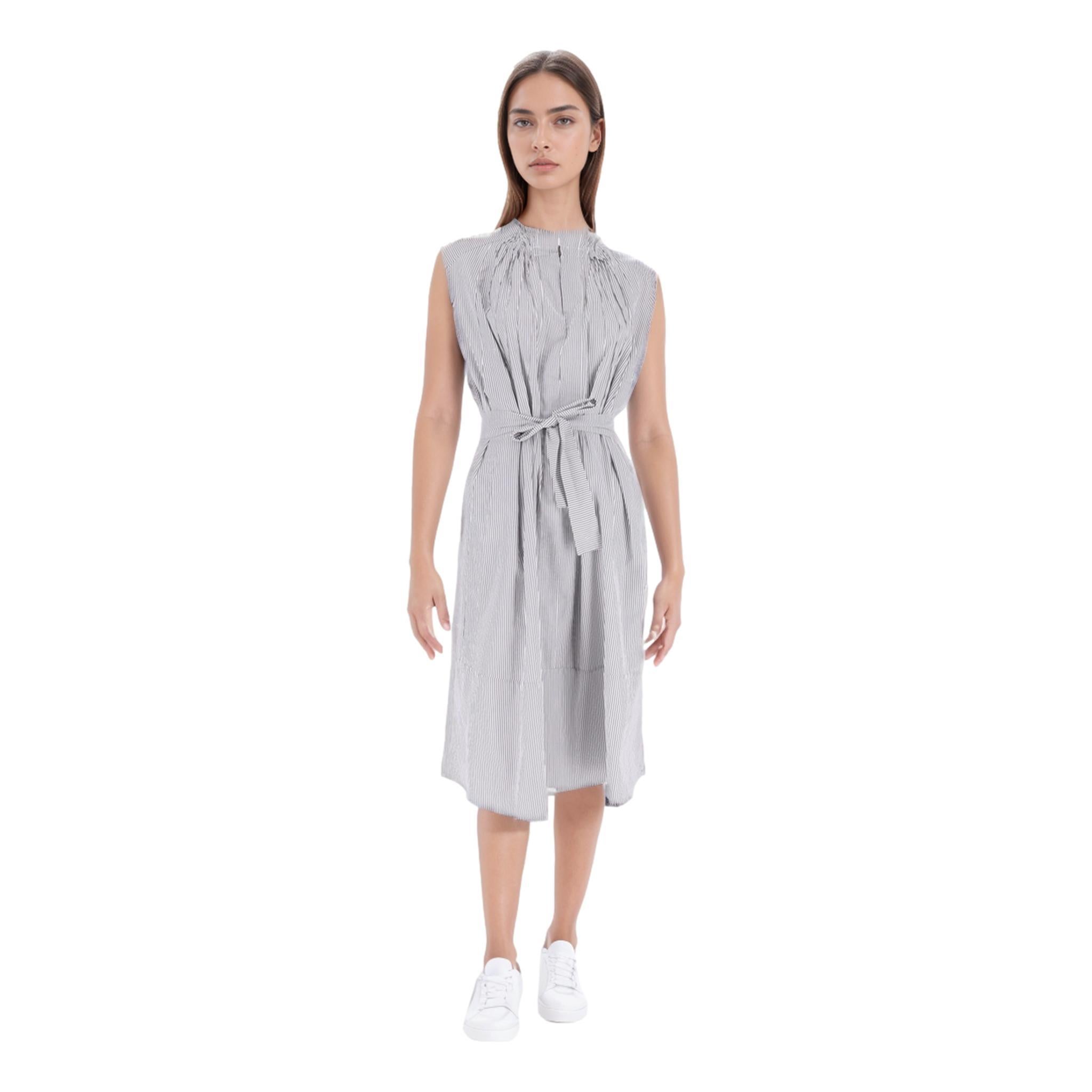 Marni Pinstripe Belted Cotton Dress

Sleeveless midi dress designed with pinstripe pattern in blue.

Featuring high neck, pleat detail to the top and self-tie belted waist.

Size – 42IT

Condition – Good/Very Good (Small stain on the front and a