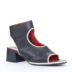 Sandalias MARNI con ribete, aberturas, puntera abierta, color negro y crema, y tacón grueso, talla EU36