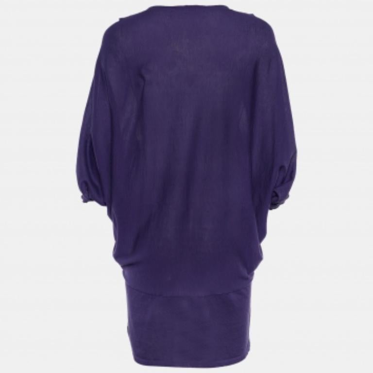 Dieses Oberteil von Marni ist die beste Wahl für den Freizeitgebrauch. Das aus violettem Baumwollstrick gefertigte Oberteil hat eine Knopfleiste und einen V-förmigen Ausschnitt. Kombinieren Sie es mit Leggings, um Besorgungen zu machen oder einen