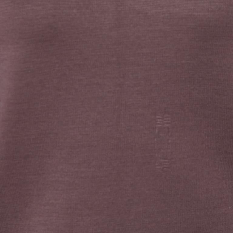 Que ce soit pour des sorties décontractées entre amis ou pour se prélasser, ce sweat-shirt est une pièce polyvalente et peut être stylisé de nombreuses façons. Il a été réalisé avec du tissu fin.