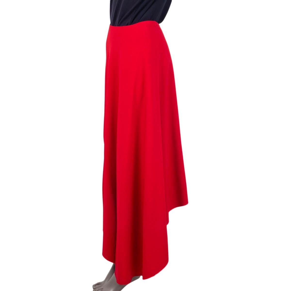 100% authentic Marni Fall 2015 stretch cady midi skirt in red viscose (59%), acetate (37%) and elastane (4%). Fall/winter 2015 collection. Features a asymmetric deconstructed hemline. Opens with a concealed zipper and a hook on the side. Unlined.