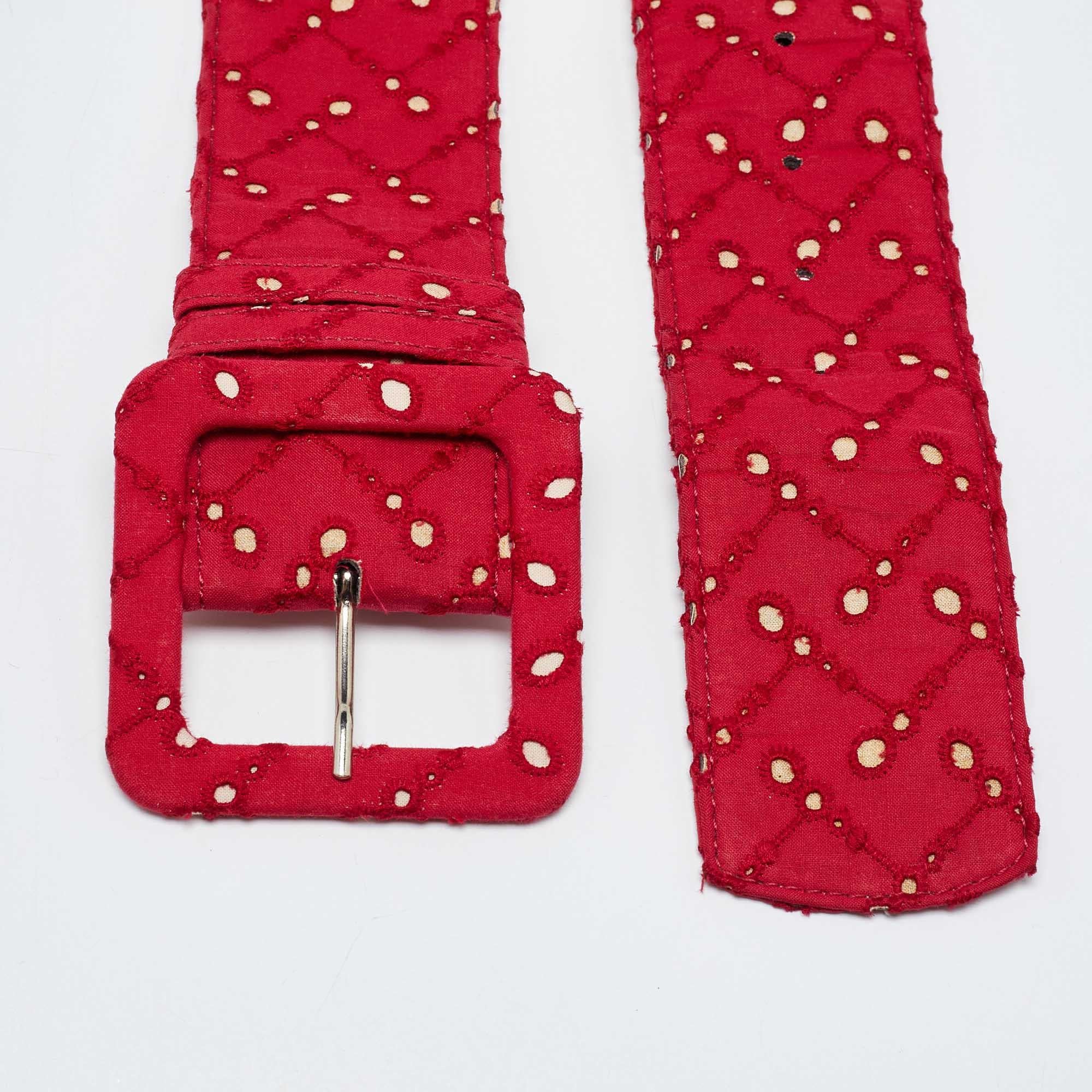 Marni Red/Beige Perforated Fabric Buckle Belt M In Good Condition For Sale In Dubai, Al Qouz 2