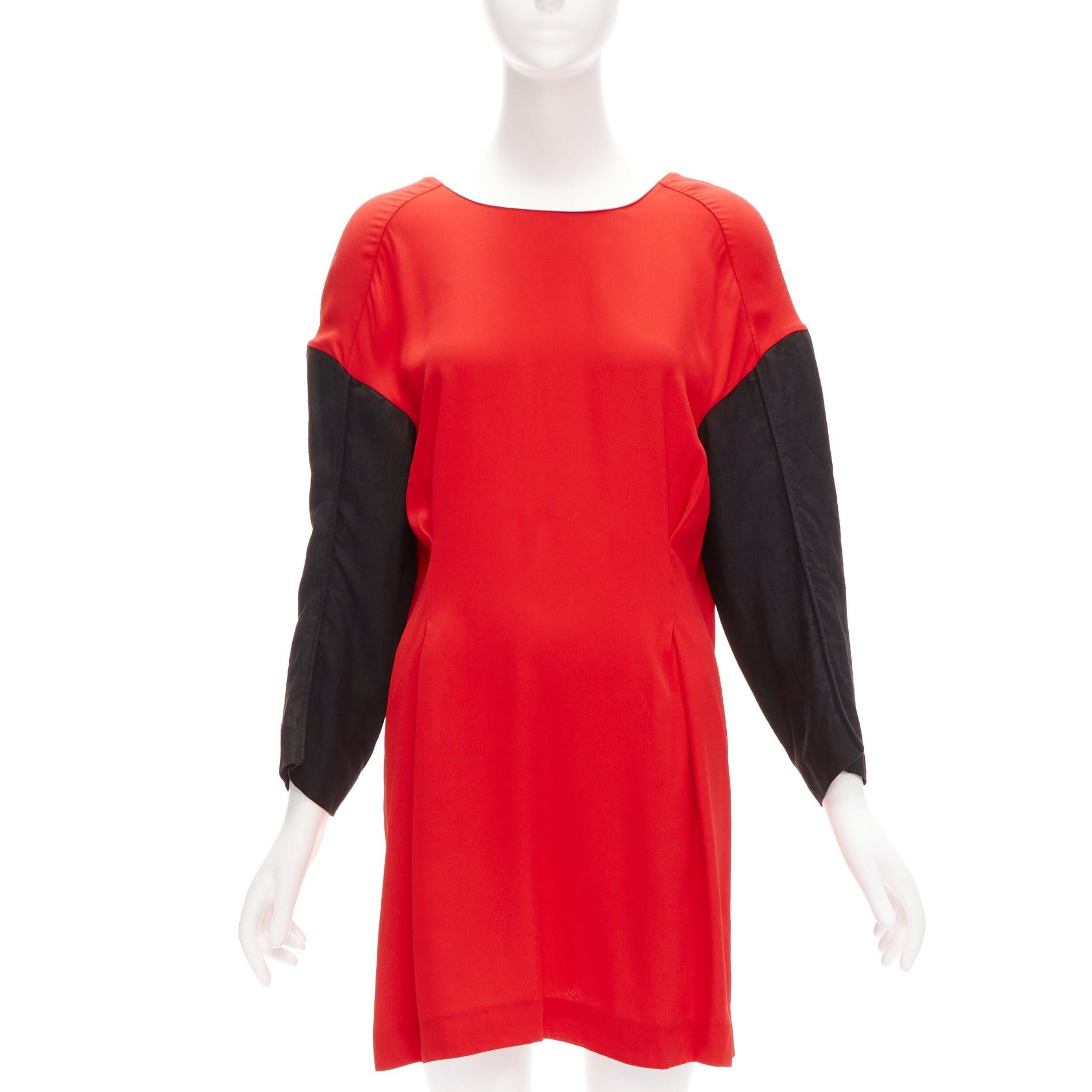 MARNI red black contrast cutout armhole bateau tie back mini dress IT38 XS
Reference: CELG/A00289
Brand: Marni
Material: Viscose, Blend
Color: Red, Black
Pattern: Solid
Closure: Self Tie
Extra Details: Tie back with cutout armholes design.
Made in: