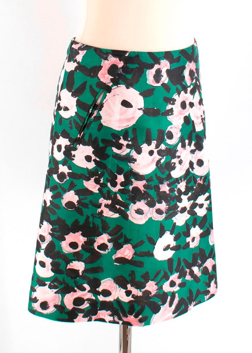 Marni Silk Blend Printed Mini Skirt 

- Side Invisible Zip Closure 
- Mini Skirt 
- Abstract Print 
- Front Side Slip Pockets 
- Straight Hemline 
- Fitted Waist 

Materials 
82% Cotton
18% Silk 

Dry Clean Only 

Made in Portugal 

Please note,